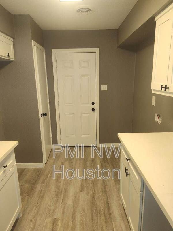 2687 Gessner Rd #702 - Photo 4 of 23