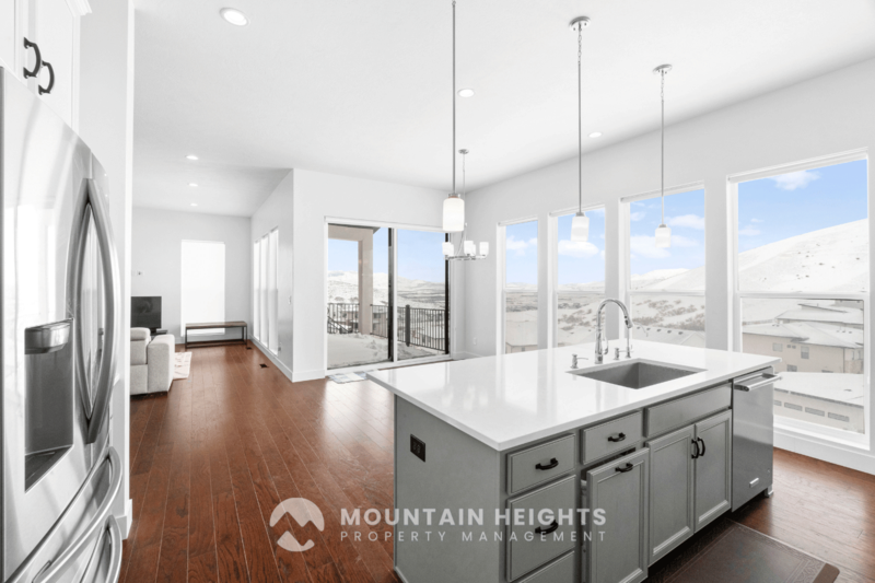 5615 N Valley View Rd - Photo 2 of 40