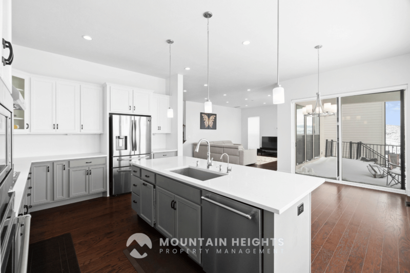 5615 N Valley View Rd - Photo 3 of 40