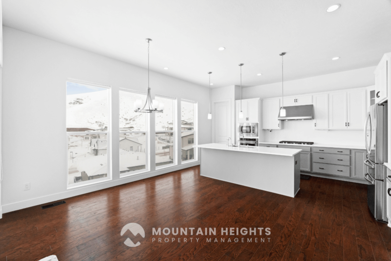 5615 N Valley View Rd - Photo 4 of 40