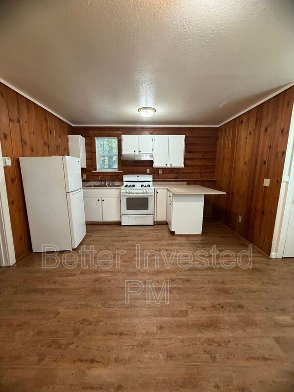 24611 Birch St - Photo 3 of 11