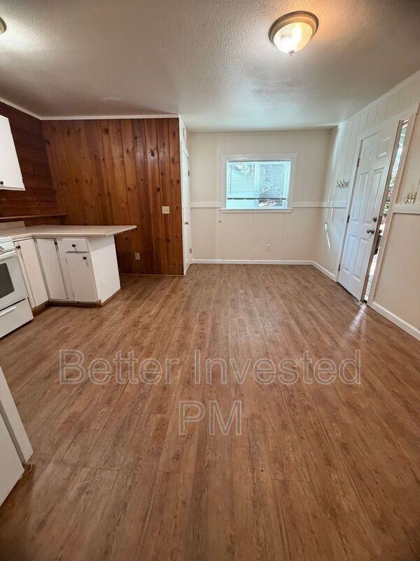 24611 Birch St - Photo 4 of 11