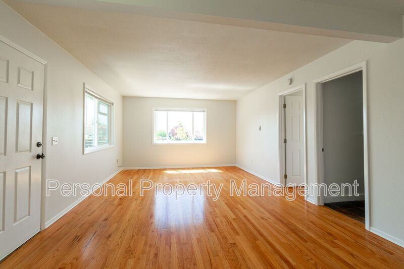 2404 E 13th St - Photo 2 of 7