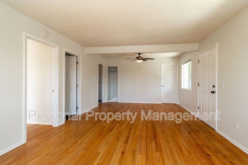 2404 E 13th St - Photo 3 of 7