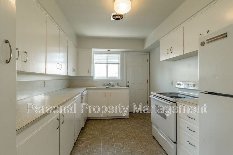 2404 E 13th St - Photo 4 of 7