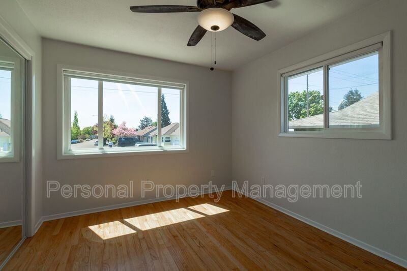 2404 E 13th St - Photo 5 of 7