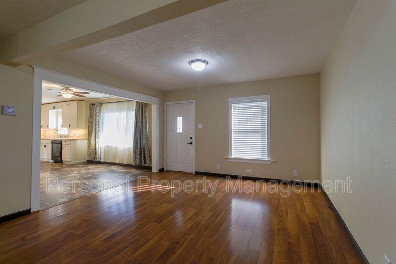 3310 M St - Photo 3 of 20