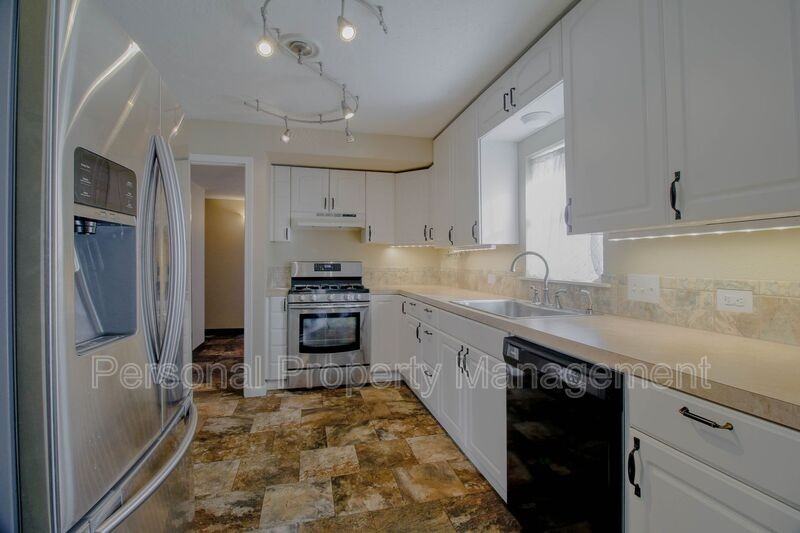 3310 M St - Photo 5 of 20