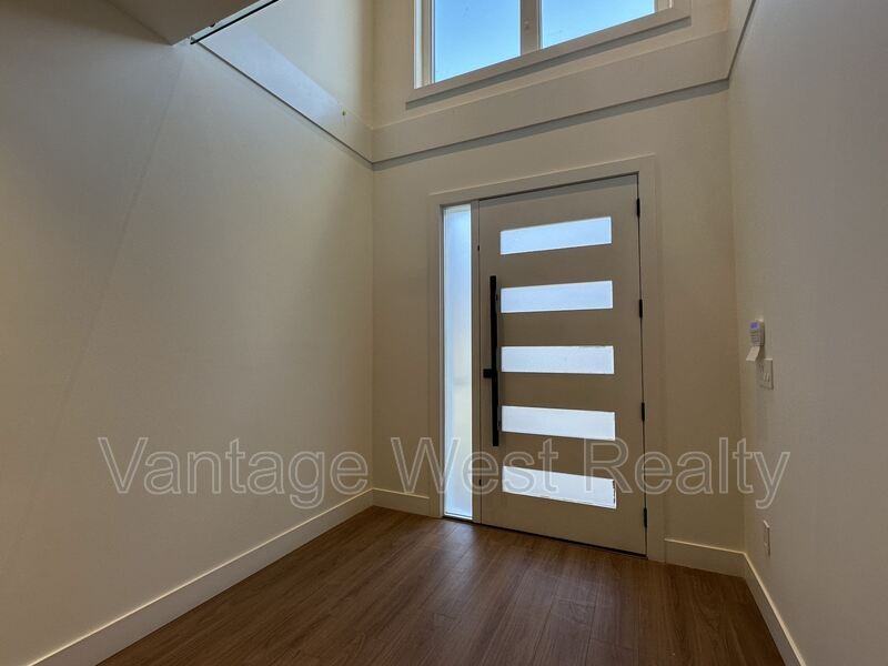 3757 - Photo 3 of 24