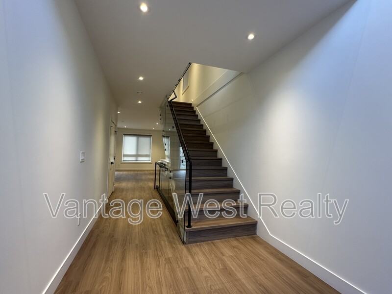 3757 - Photo 4 of 24