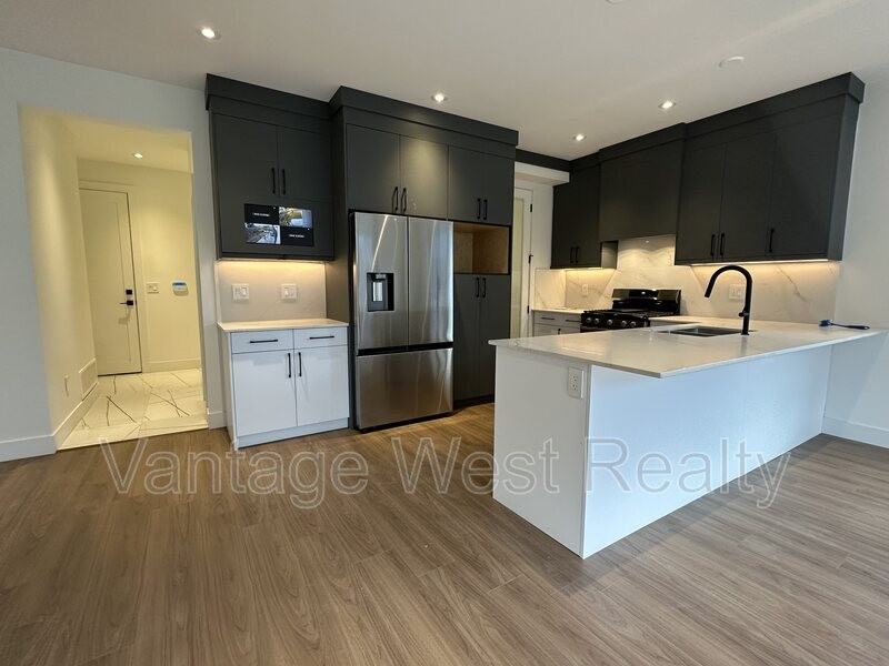 3757 - Photo 6 of 24