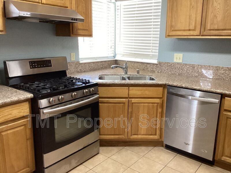 5943 Laguna Ranch Cir - Photo 4 of 27