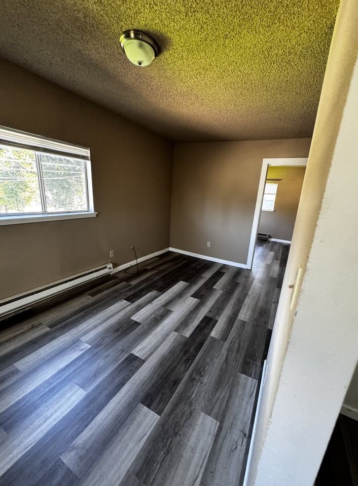 643 S Weed Blvd - Photo 2 of 7