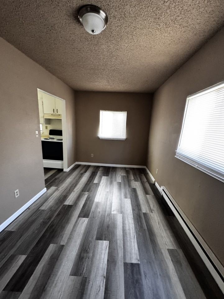 643 S Weed Blvd - Photo 4 of 7