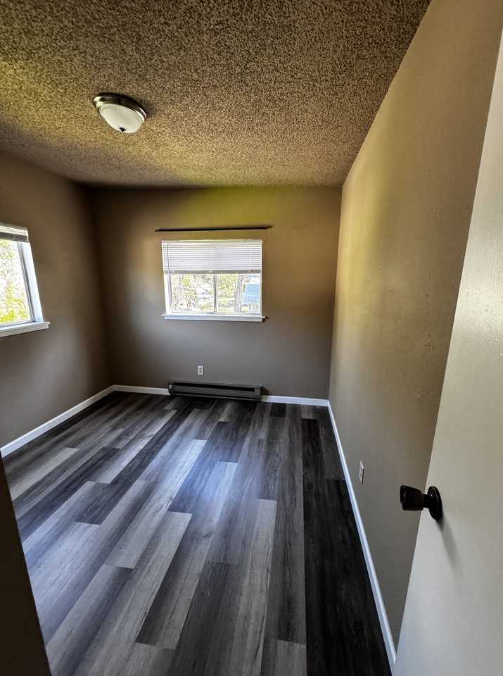 643 S Weed Blvd - Photo 5 of 7