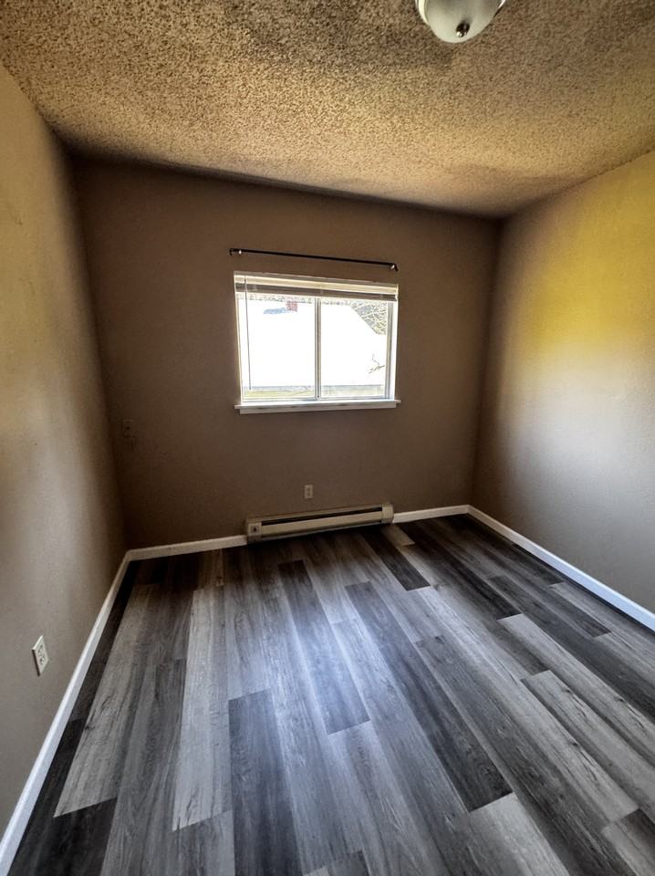 643 S Weed Blvd - Photo 6 of 7