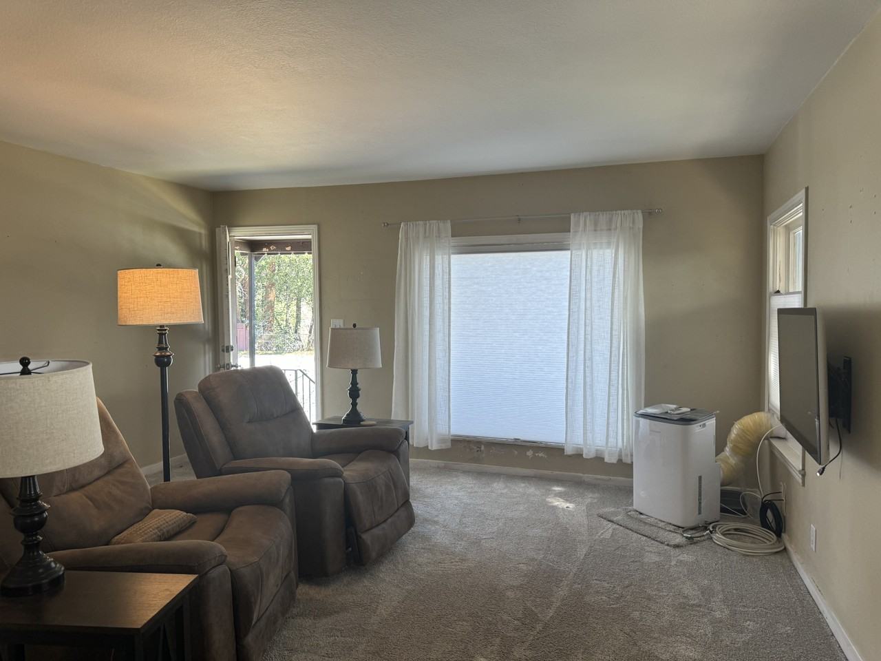 5319 Dunsmuir Ave - Photo 2 of 6