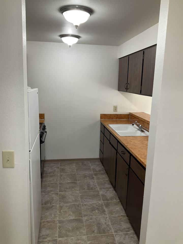 855 Ne Victoria St #7 - Photo 2 of 3