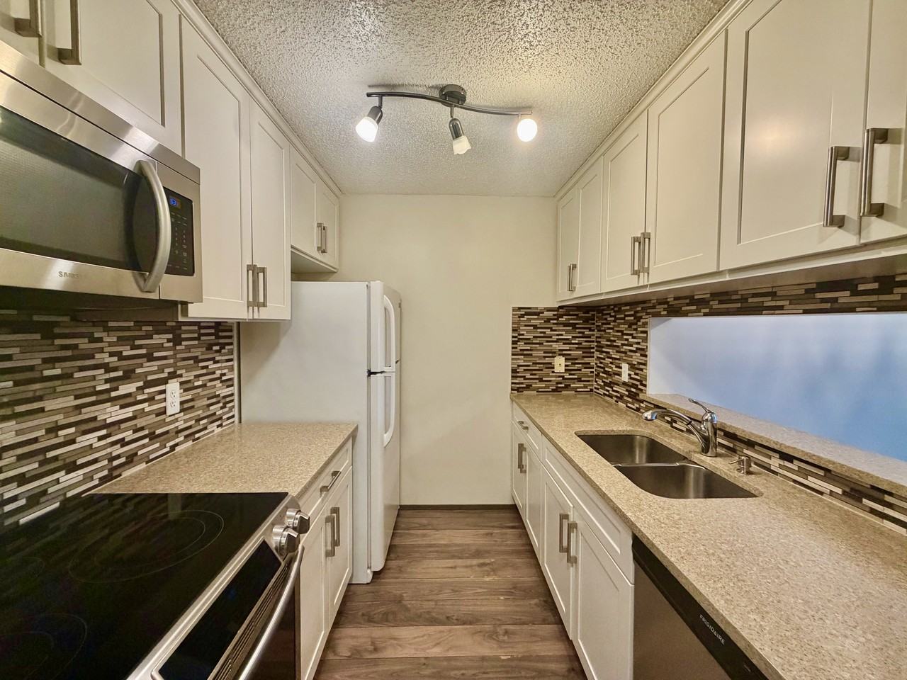 11401 9a Ave Nw - Photo 2 of 25