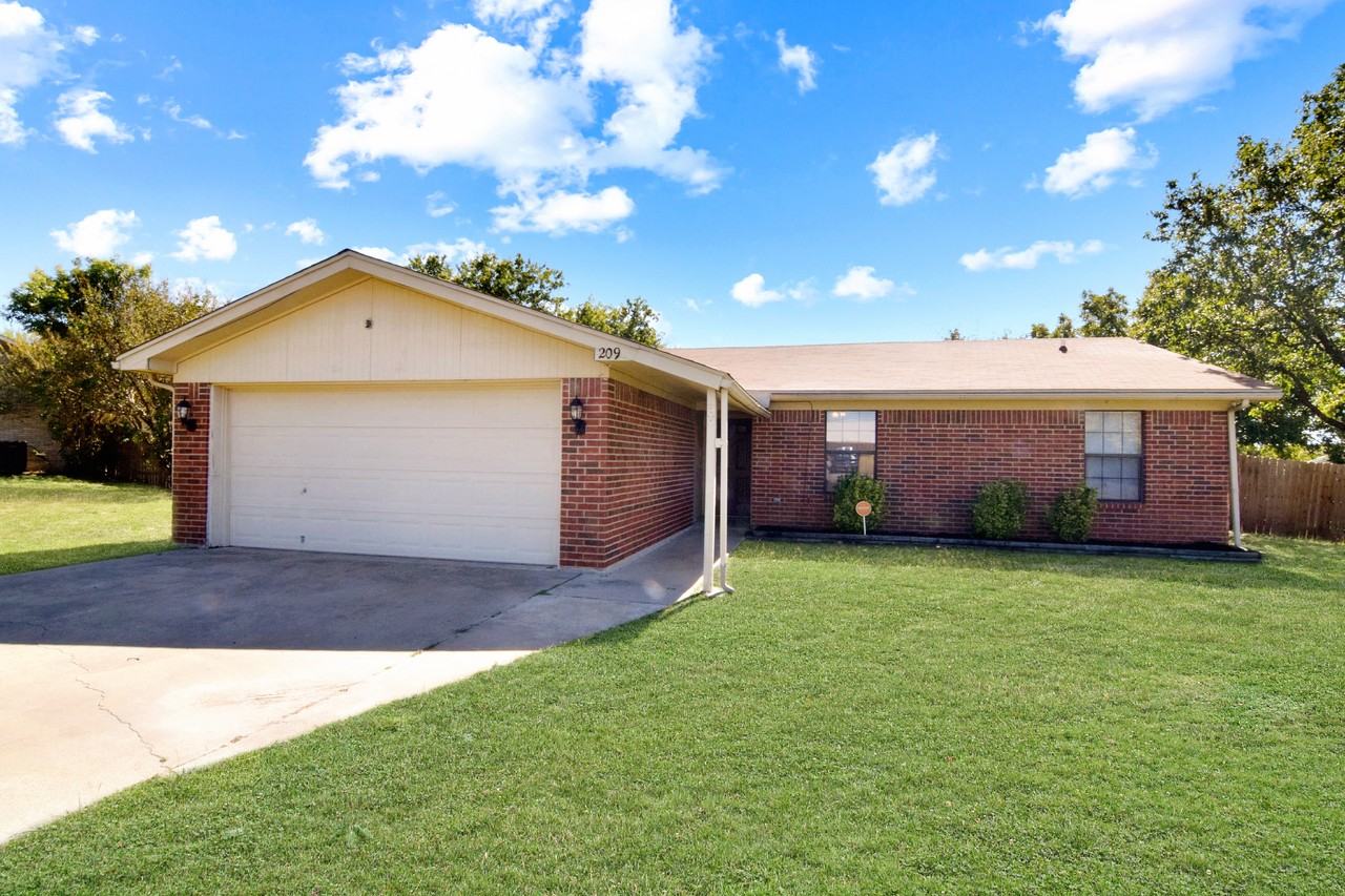 209 Brandy Loop - Photo 2 of 17
