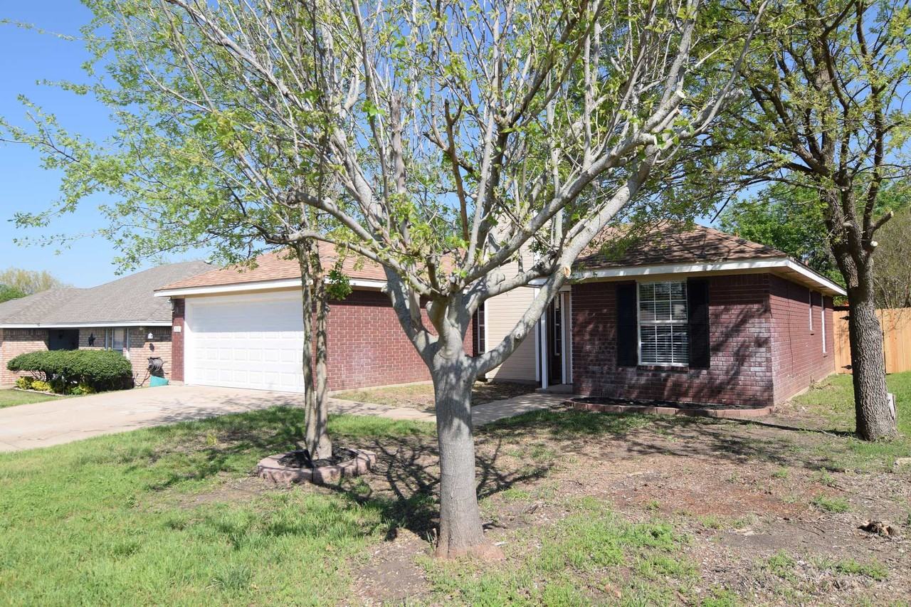 212 Rodeo Cir - Photo 3 of 23