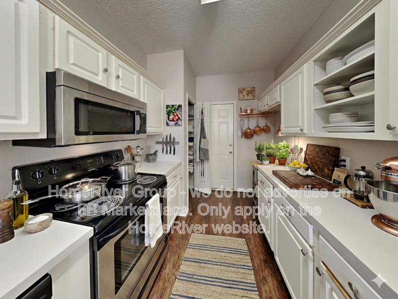 501 Blueberry Hill Ln - Photo 3 of 31