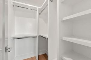 featured image of 527 E 7th St #5