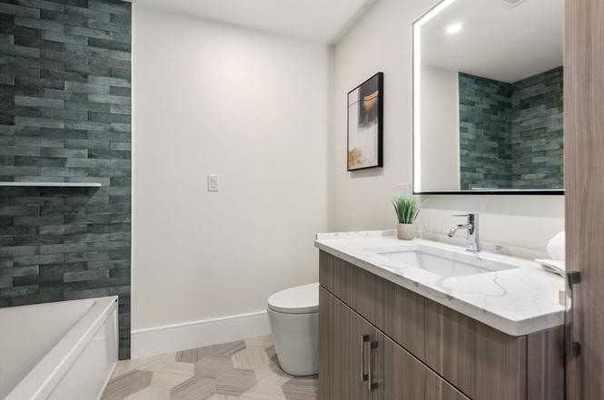 527 E 7th St #5 - Photo 2 of 13