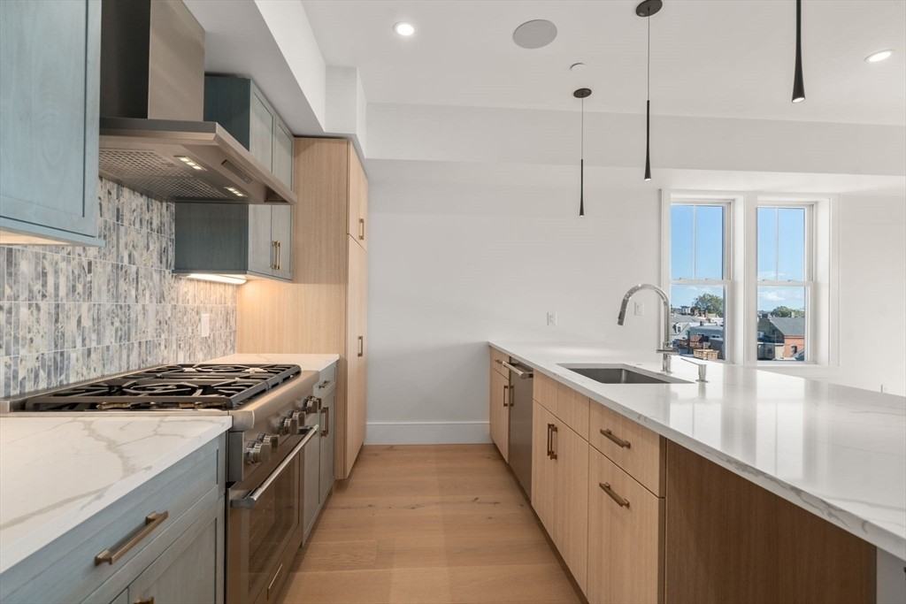 527 E 7th St #5 - Photo 6 of 13