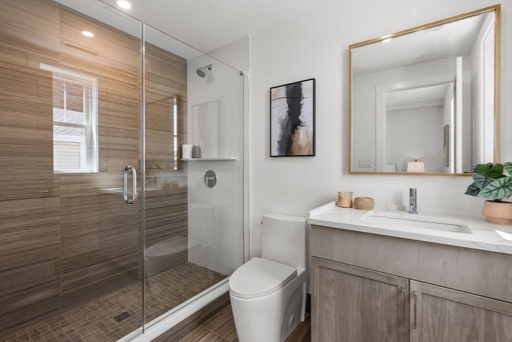 527 E 7th St #5 - Photo 7 of 13