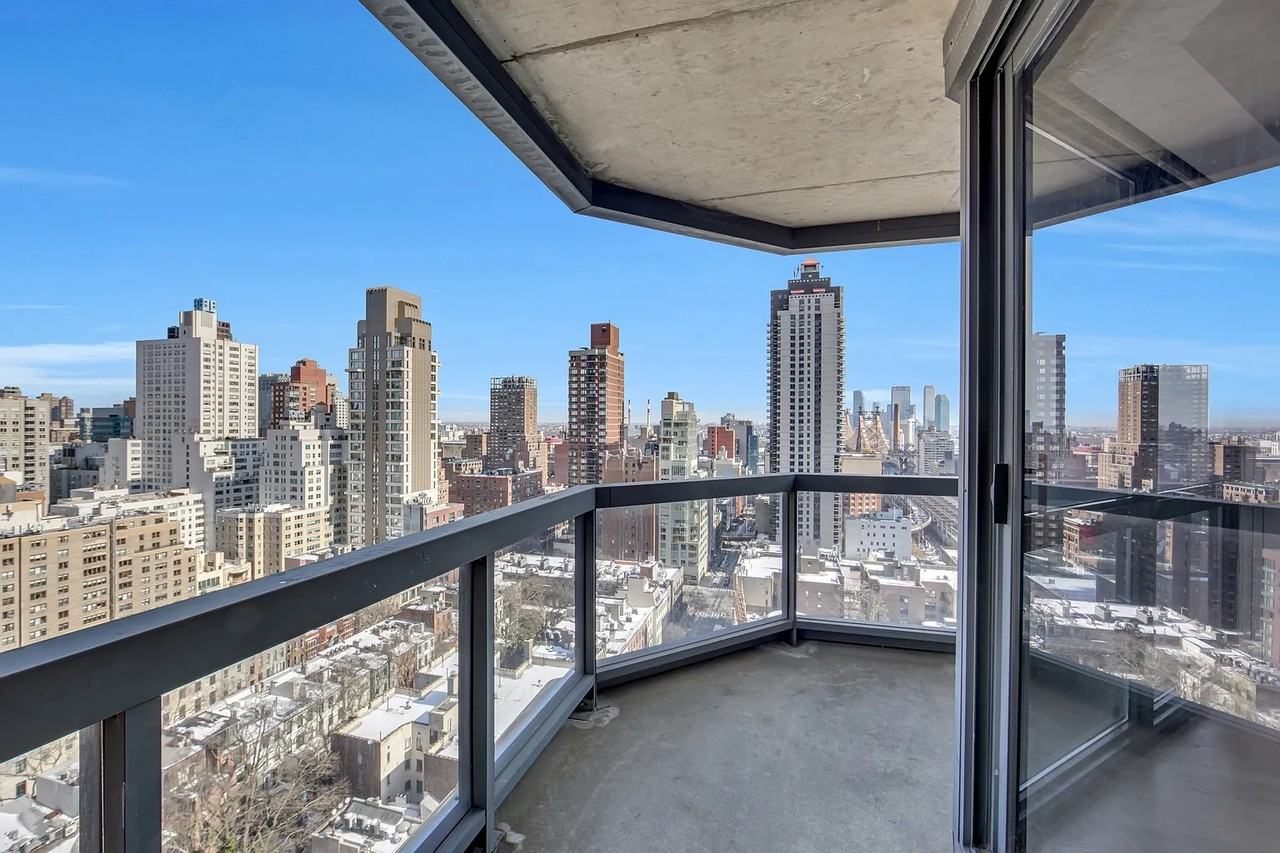 200 E 61st St - Photo 4 of 10