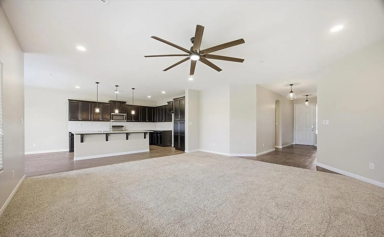 1909 Suncrisp Ln - Photo 6 of 16