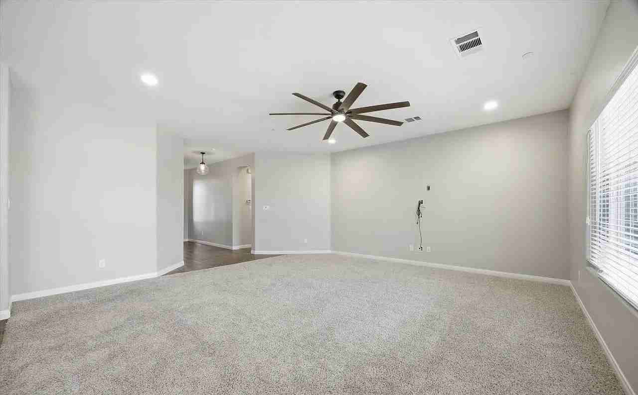 1909 Suncrisp Ln - Photo 7 of 16