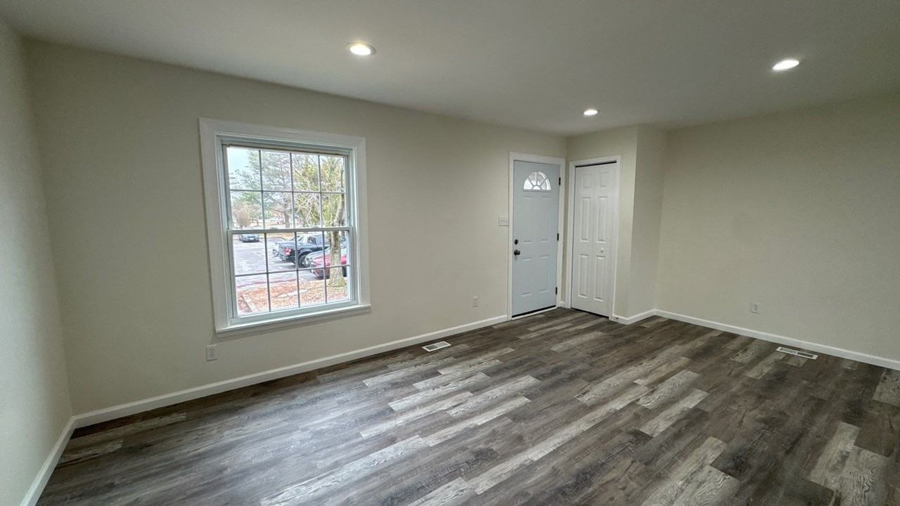 830 Oyster Bay Harbour - Photo 3 of 22