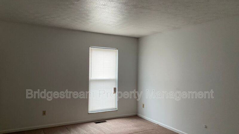 961 Taylorsview Dr - Photo 3 of 8