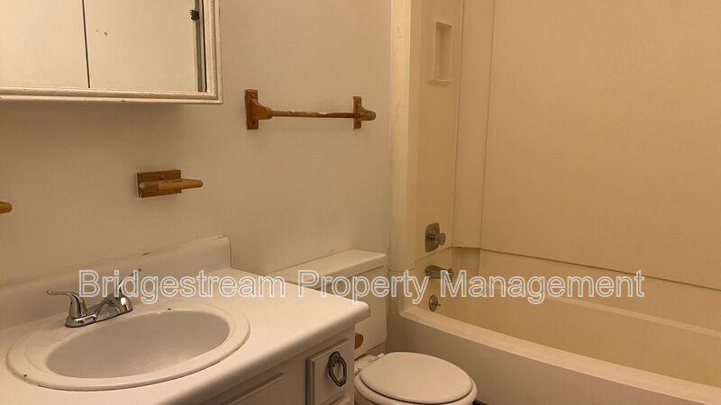 961 Taylorsview Dr - Photo 4 of 8