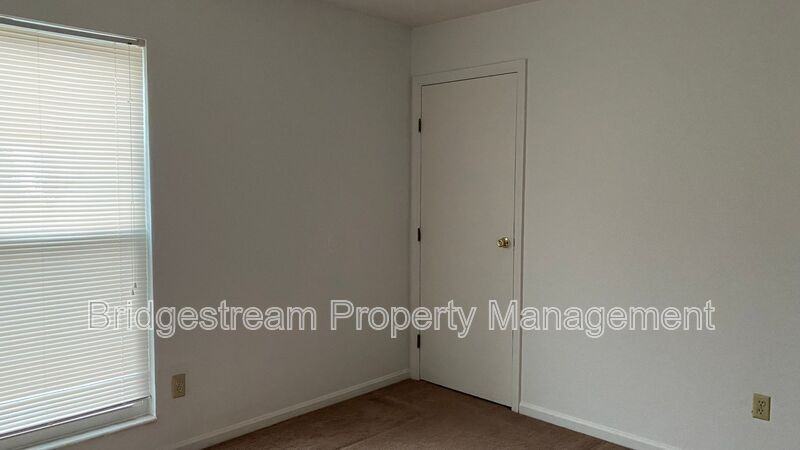 961 Taylorsview Dr - Photo 5 of 8