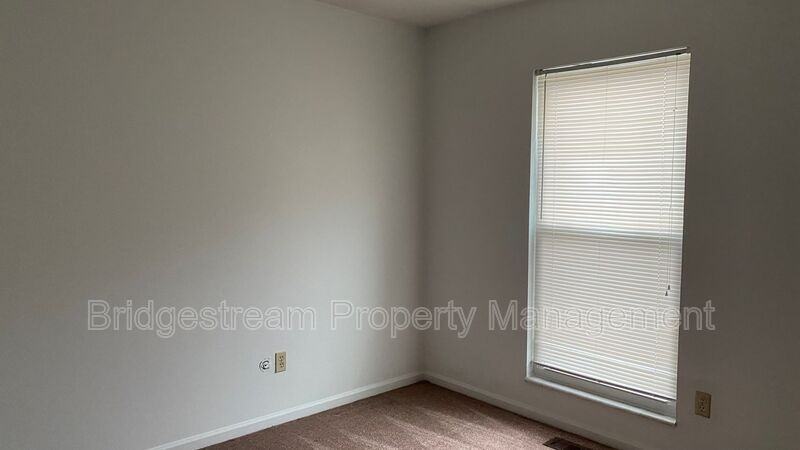 961 Taylorsview Dr - Photo 7 of 8