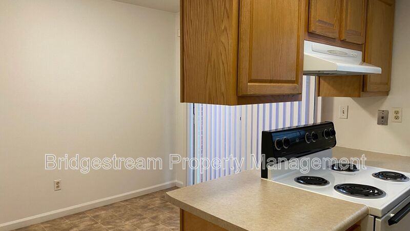 961 Taylorsview Dr - Photo 2 of 8