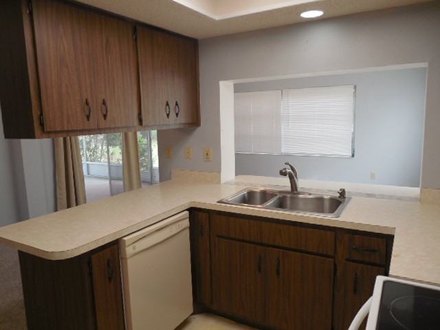 13102 Pembrook Ct - Photo 6 of 26