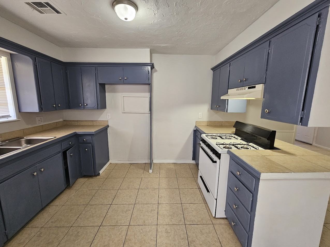 325 Nw 86th St - Photo 3 of 14