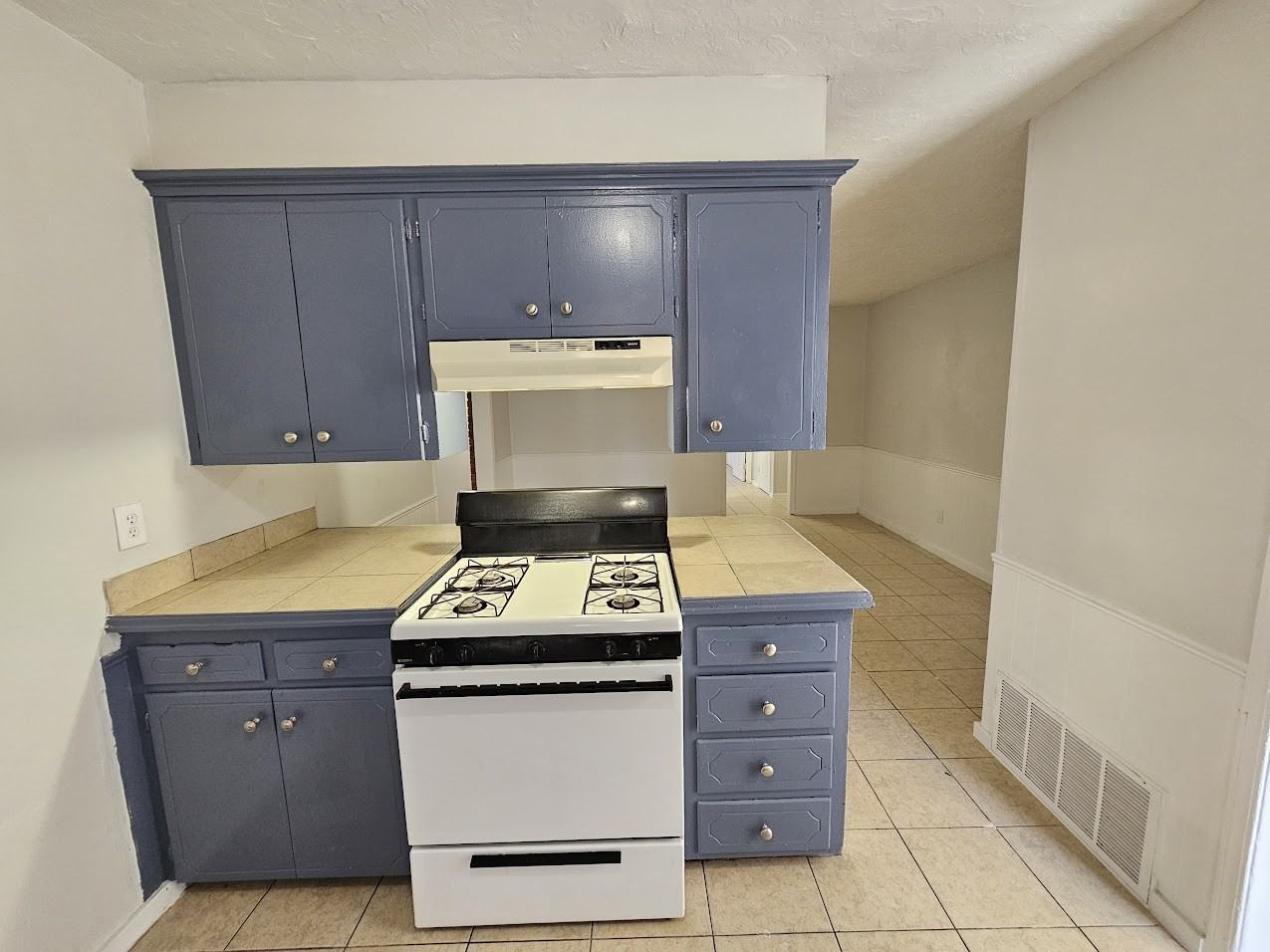 325 Nw 86th St - Photo 4 of 14