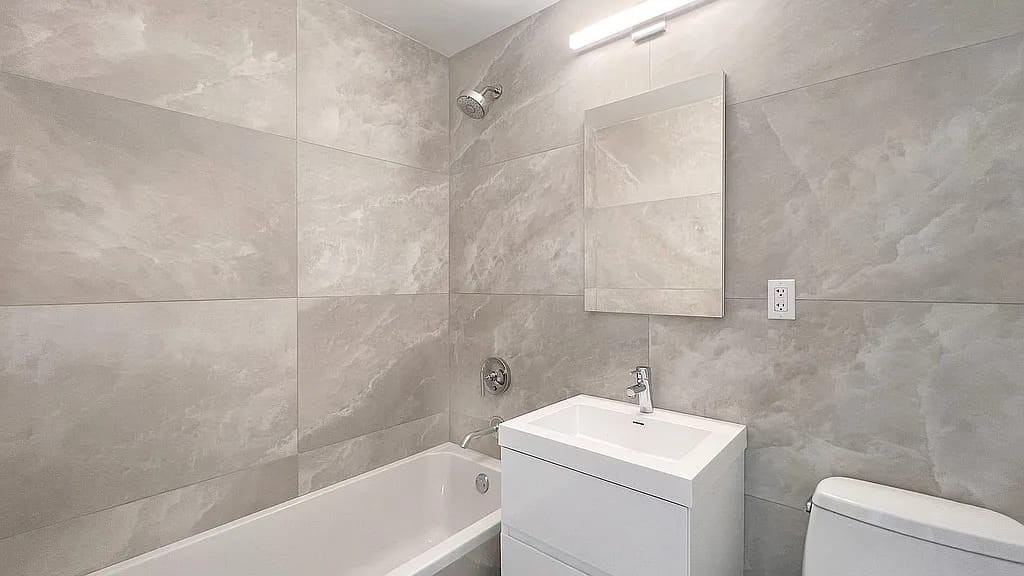 555 Main St - Photo 3 of 6