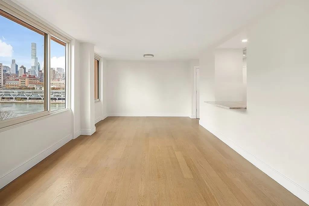 555 Main St - Photo 4 of 6