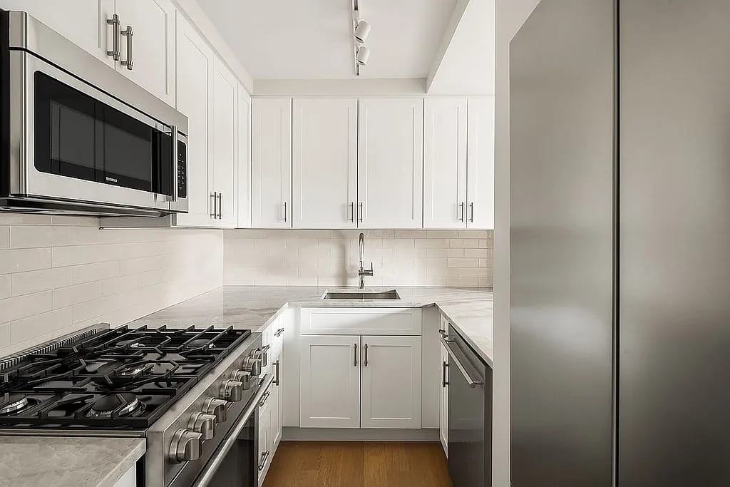 555 Main St - Photo 6 of 6