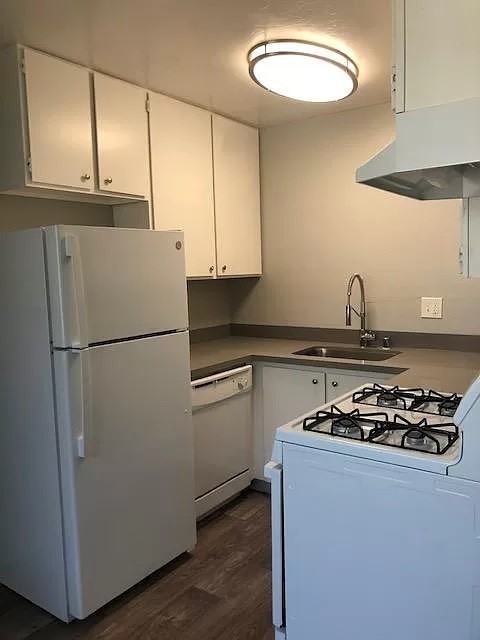 260 N Capitol Ave - Photo 2 of 4