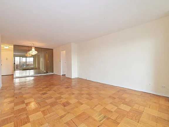 11011 Queens Blvd - Photo 3 of 8