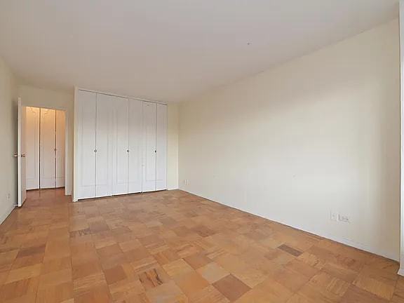 11011 Queens Blvd - Photo 5 of 8