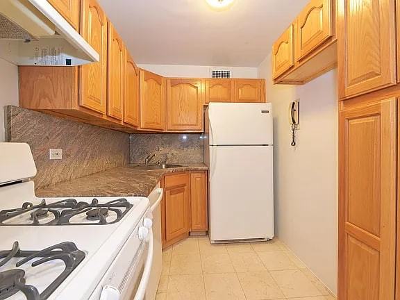 11011 Queens Blvd - Photo 7 of 8