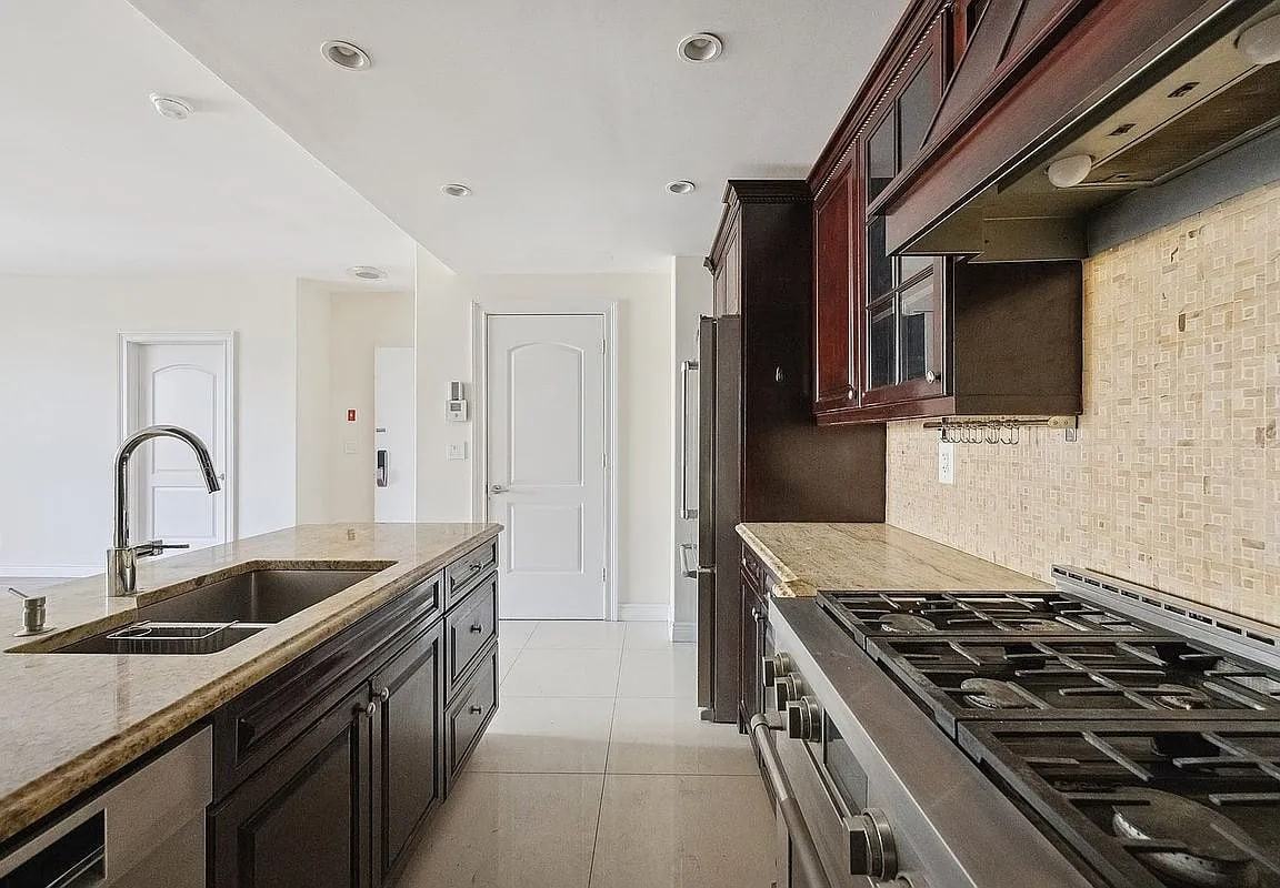 6336 99Th St - Photo 2 of 8